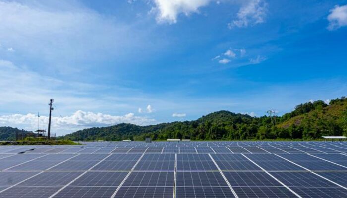 Efek Perang Iran, Inggris Wajibkan Rumah Baru Pasang Panel Surya