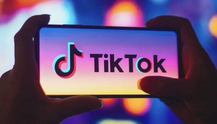 Komdigi Peringatkan TikTok dan Roblox untuk Segera Batasi Akun Anak Di Bawah 16 Tahun