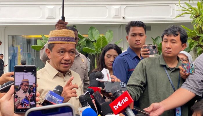 Menteri ESDM Bahlil Siapkan Intensif Program Konversi Motor Bensin jadi Listrik