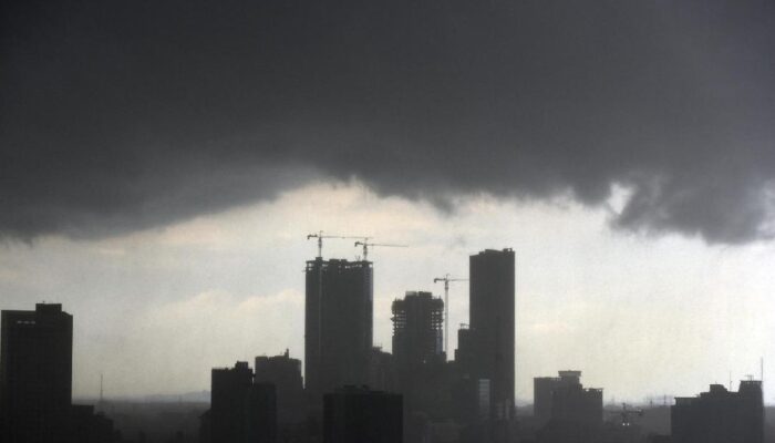 BMKG Wanti-wanti Cuaca Ekstrem di Jatim saat Mudik Lebaran 2026