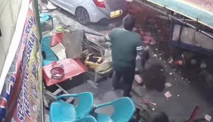 Mobil Wanita Ngebut Tabrak Lapak Jualan di Pasar Kaget Binjai, 5 Warga Luka