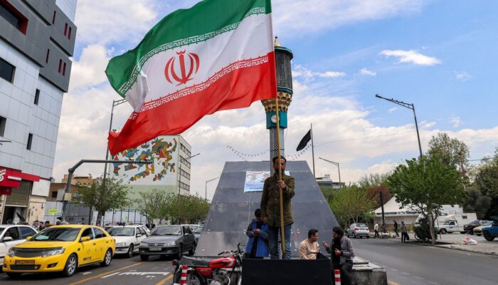 China Tiba-tiba Minta Warganya Keluar Iran Segera, Ada Apa?