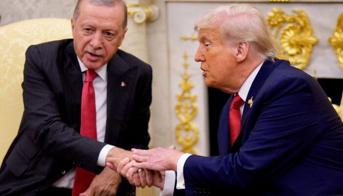 Keputusasaan Trump di Balik Blokade Terbaru Selat Hormuz