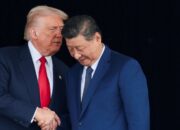 Mau Buka Selat Hormuz untuk China, Trump: Xi Jinping Akan Peluk Saya